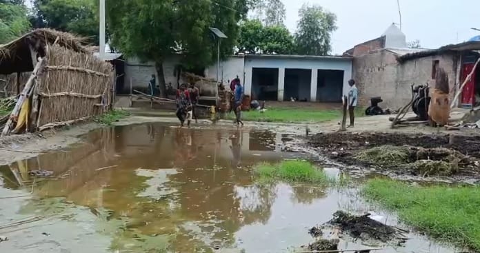 Kanpur Piles of garbage in Sarsaul block villagers said neither any sanitation worker comes nor any officer