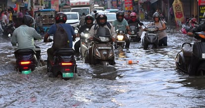Kanpur Weather Update Heavy rain in the city There will be an impact if the turf line moves back and forth