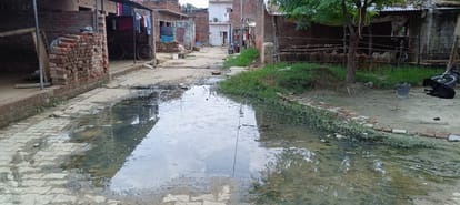 Kanpur Piles of garbage in Sarsaul block villagers said neither any sanitation worker comes nor any officer