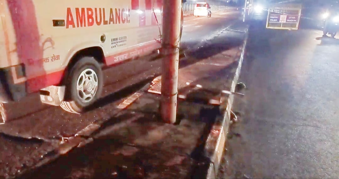 Kanpur Accident Bike collided with a pole while doing stunts at Ganga Barrage  young man died