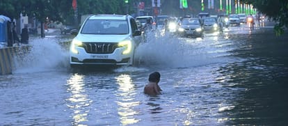 Kanpur More than 50 localities submerged sewer water filled in houses vehicles crawled for hours