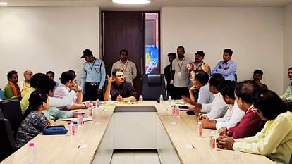 Savan 2025: बाबा विश्वनाथ के भक्त पढ़ लें ये खबर...धाम में अब नहीं ले जा सकेंगे प्लास्टिक, आज से ये नियम लागू Varanasi News Now no plastic zone in Vishwanath Dham decision taken in meeting