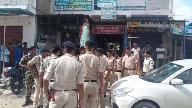 Bihar News: मुजफ्फरपुर में बैंक लूट की कोशिश नाकाम, दो लुटेरे गिरफ्तार, हथियार बरामद