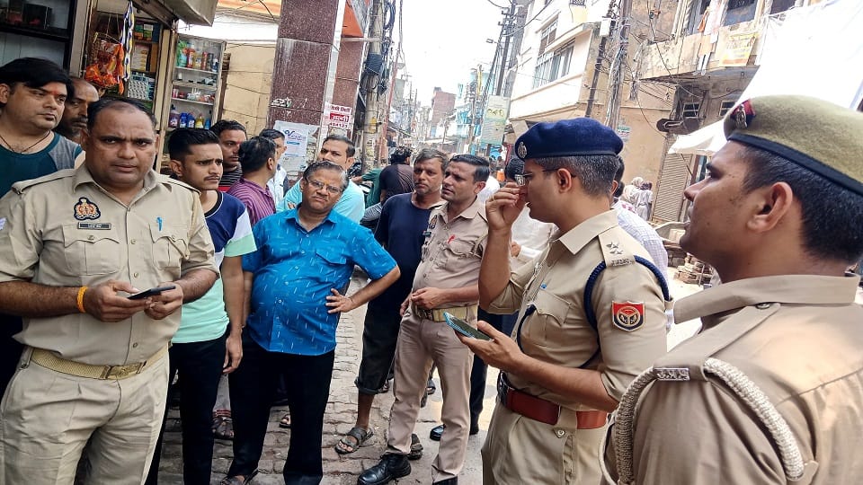 A youth was attacked for parking his car in Jaiganj