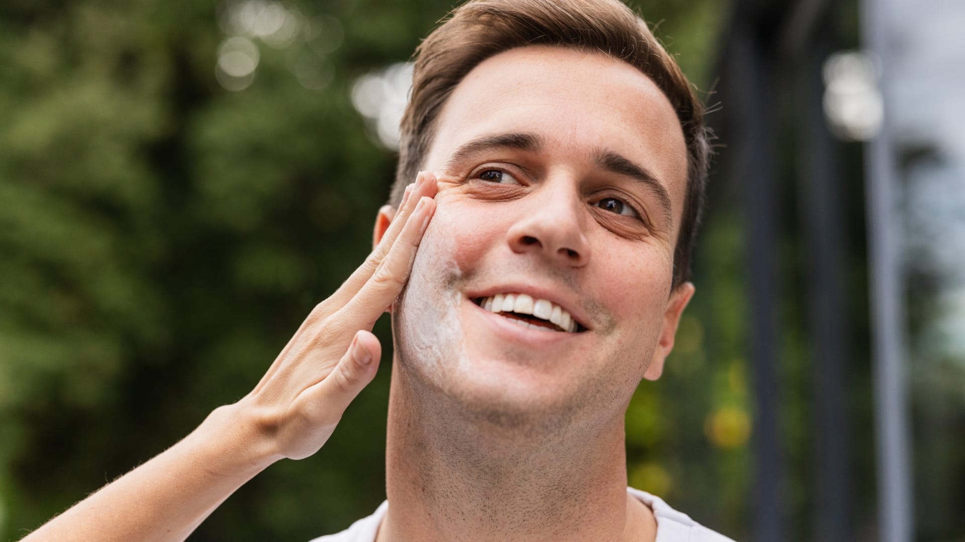 Sunscreen and risk of arthritis bone problem reducing Vitamin D synthesis know disadvantages of sunscreen
