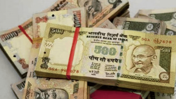 Ambedkarnagar: When the room of former acting CMO was opened after 10 years, old notes worth 22.48 lakh found
