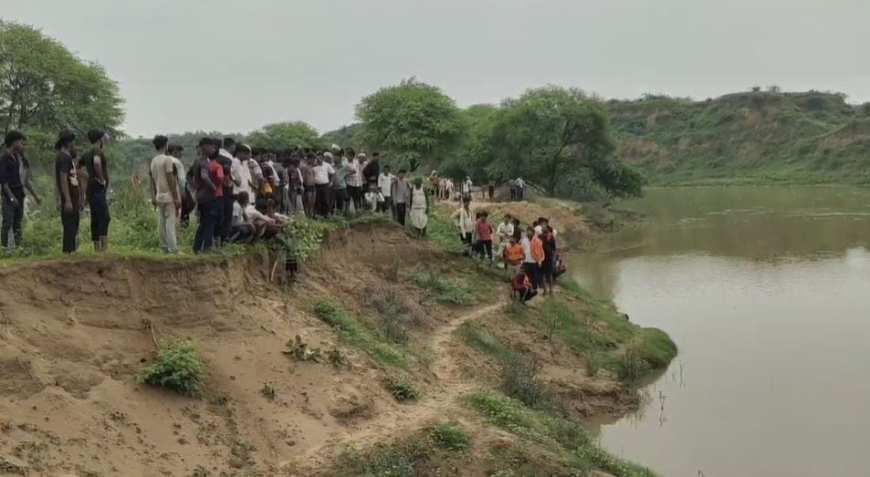 Three workers who went to take bath in Utang river drowned