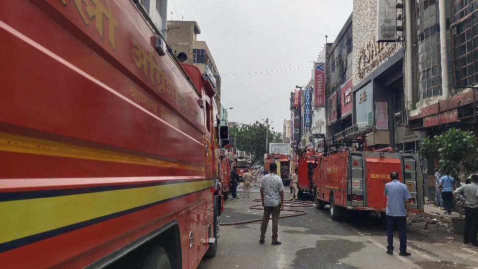 UPSC student Video call message family and friends from inside lift of Vishal Mega Mart needs help delhi fire