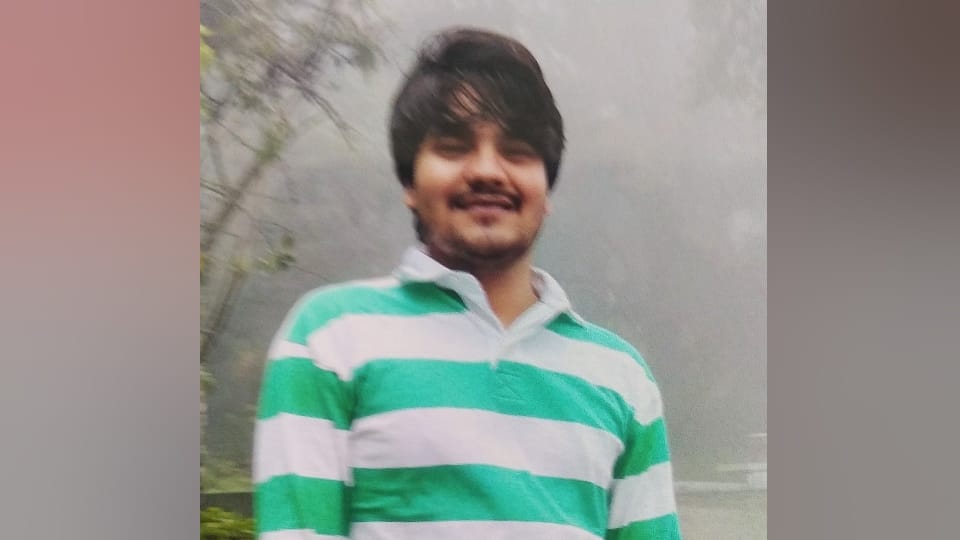 UPSC student Video call message family and friends from inside lift of Vishal Mega Mart needs help delhi fire