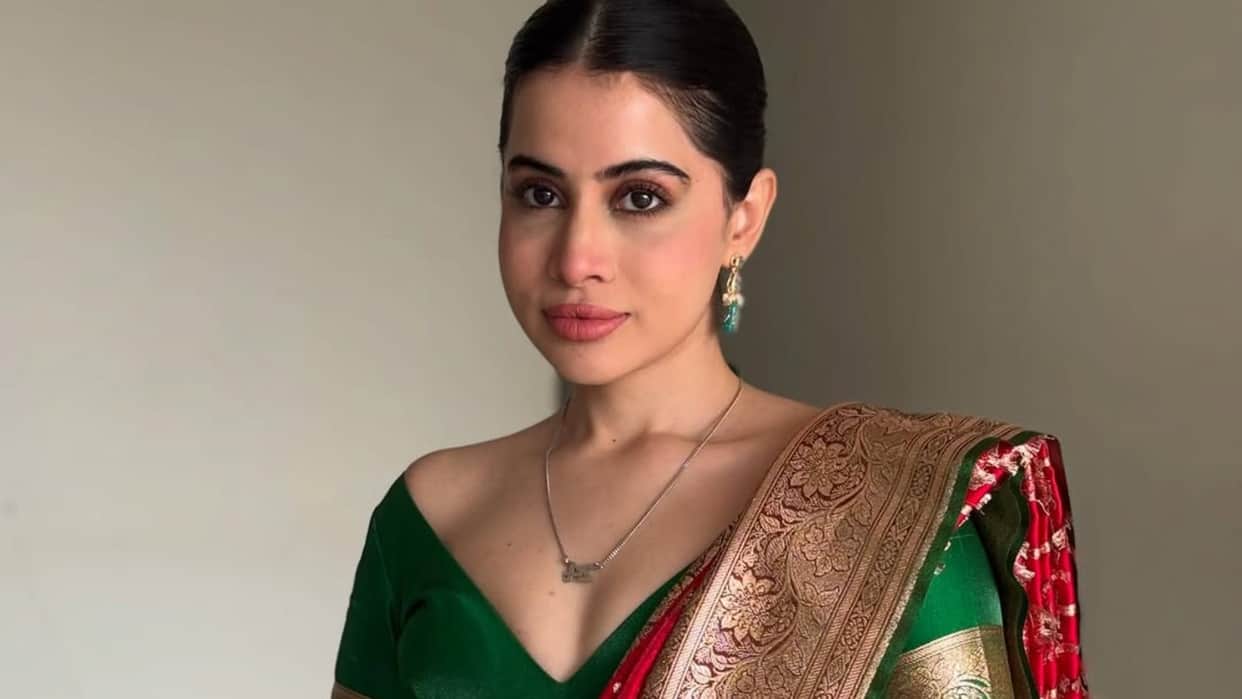 Uorfi aka urfi javed gorgeous look in saree celebs reaction goes viral
