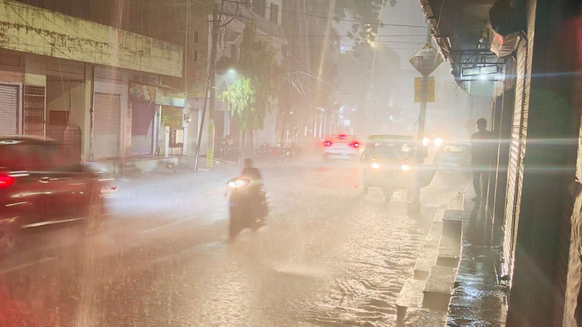 उदयपुर में झमाझम बारिश से सीवरेज सिस्टम बैठा