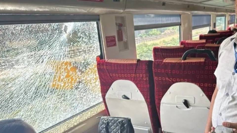 accused arrested from Charbagh who pelting stones on Vande Bharat Express He is wanted criminal