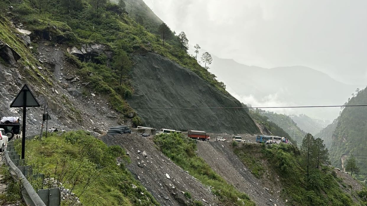 Badrinath Highway boulder fell from hill on woman near Baldauda bridge she died on the spot