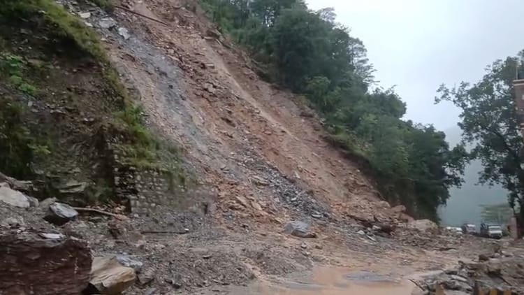 Uttarakhand Weather: आज भी बिगड़ा रहेगा मौसम, कई जिलों में बारिश के आसार, भूस्खलन से 124 सड़कें बंद