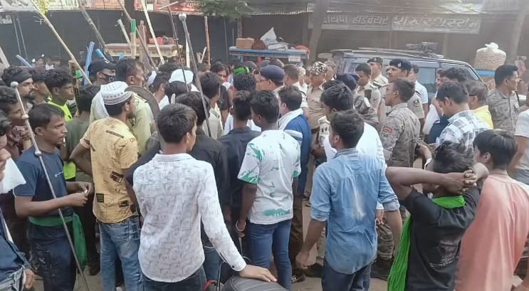 Bihar: Two processions clashed during Moharram in Vaishali, stone pelting from both sides; Bihar Police