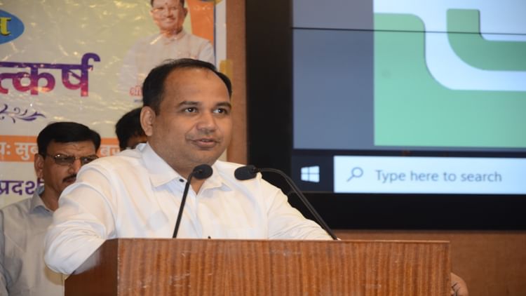 शिक्षा में सुधार के लिए 'मिशन उत्कर्ष' की शुरुआत: कलेक्टर गौरव बोले- रिजल्ट ओरिएंटेड कार्य करें शिक्षा विभाग