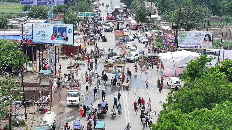 huge crowd of pilgrims reached at govardhan parikrama in mathura