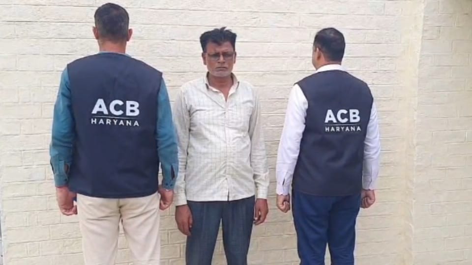 Roadways driver arrested in Kaithal for taking bribe of 3000 rupees
