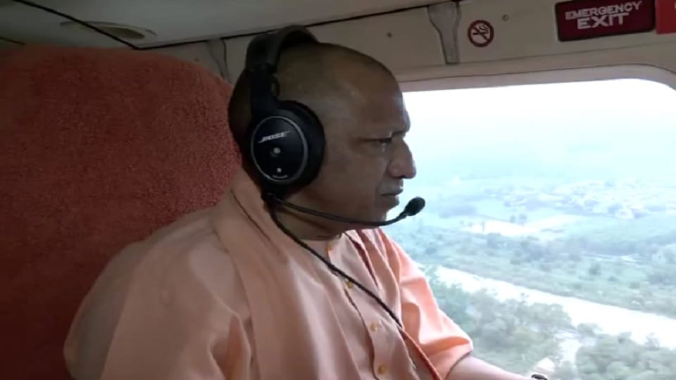 Bijnor: Chief Minister Yogi inspected the Kanwar Yatra route from the helicopter