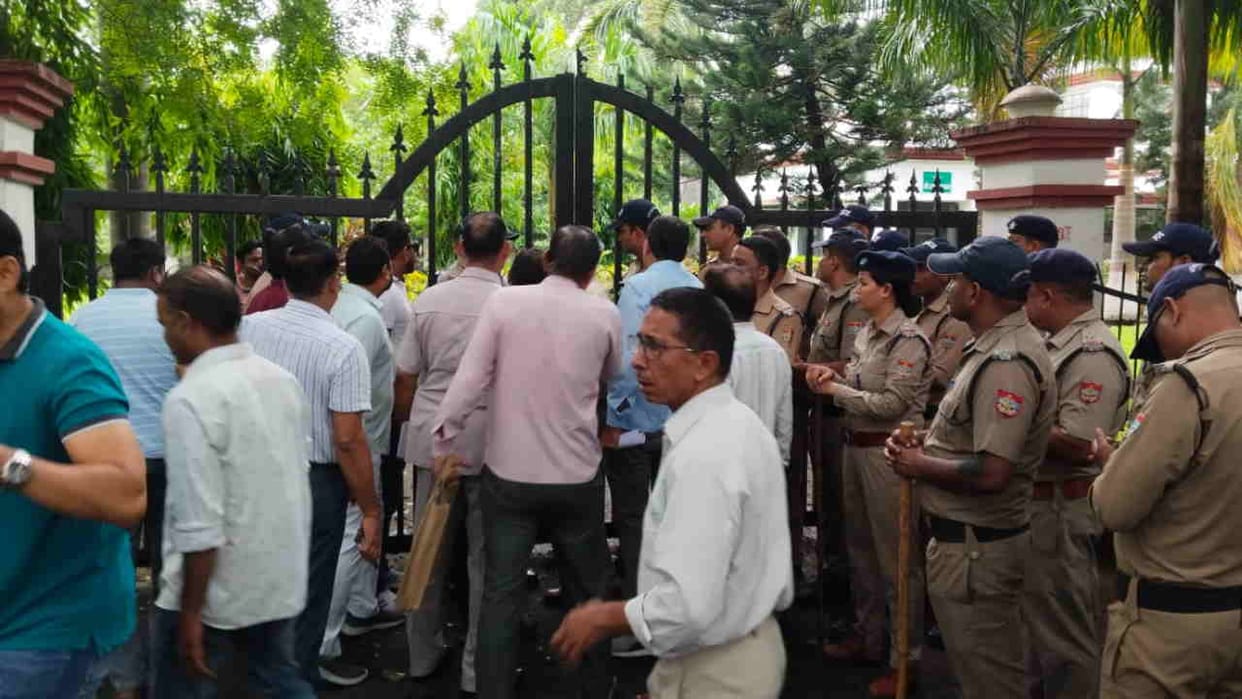 Protest in Gurukul University Haridwar against Vice Chancellor police force deployed