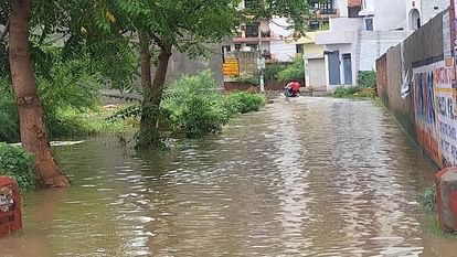 Aligarh is flooded with water due to rain