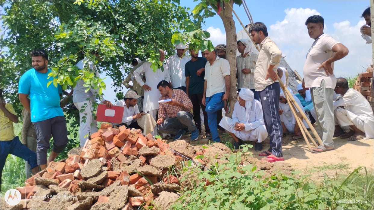 Baghpat: People collected three lakh rupees as donation and built a one kilometre road from Barnawa to Rahtana