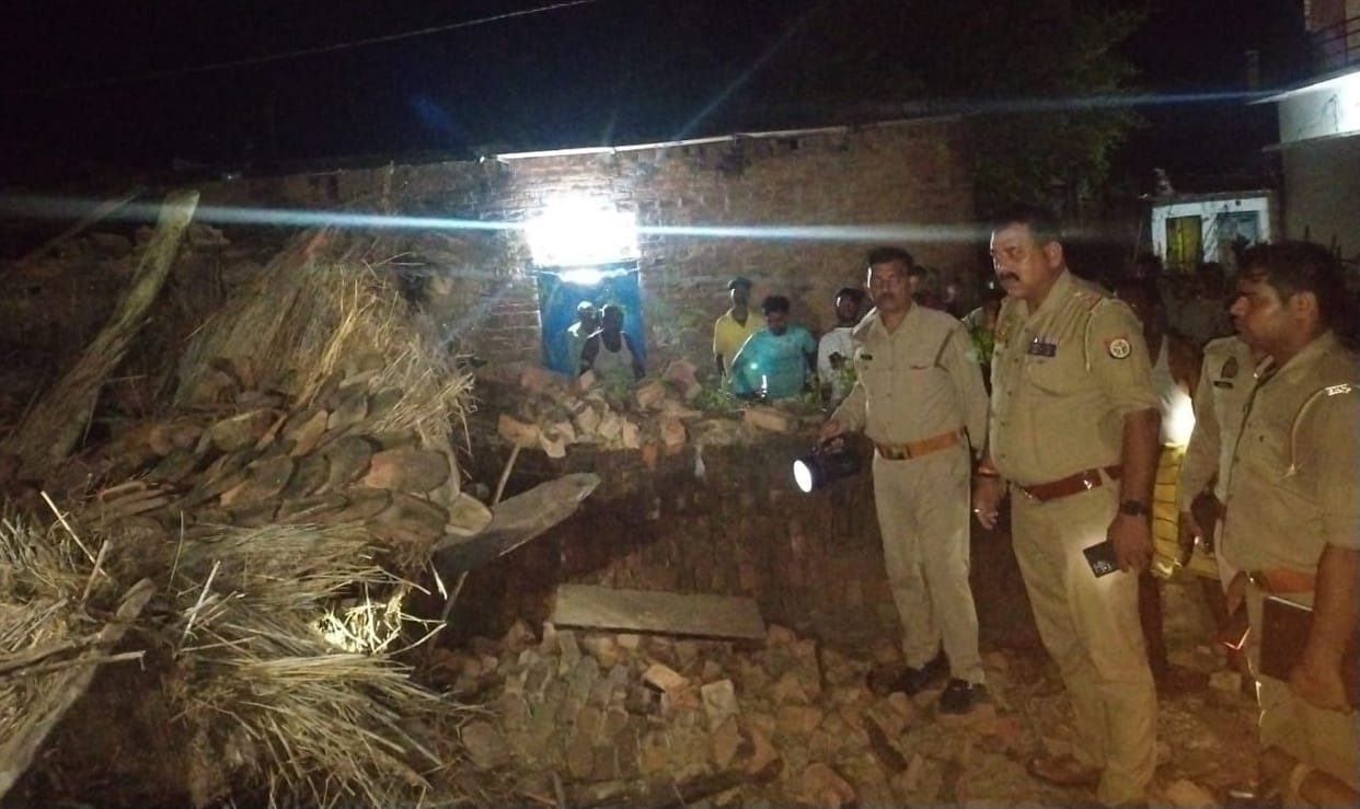 Mud house collapsed due to rain in Month elderly man was injured