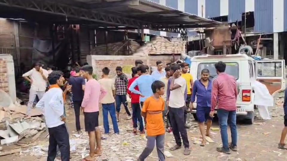 Dryer of pressure machine burst in paper mill in Muzaffarnagar news see photos of Incident