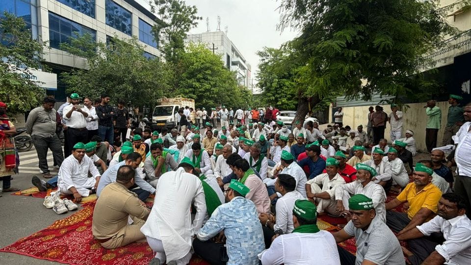 Farmers staged a sit-in protest in front of Noida Authority under banner of Bharatiya Kisan Parishad