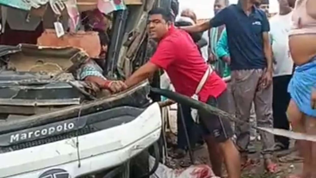 Bus-truck collision on NH-20 in Nawada, one dead, one injured