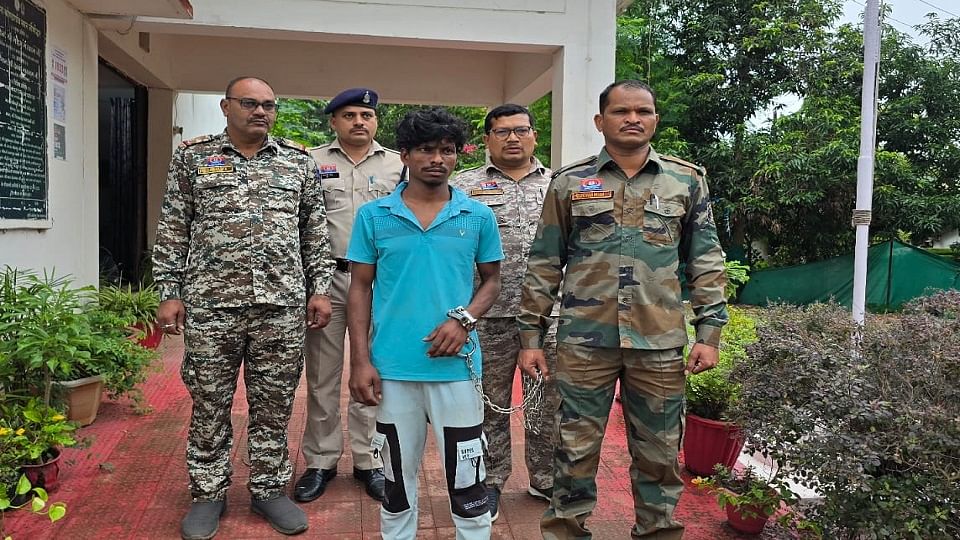 पुलिस की गिरफ्त में आरोपी