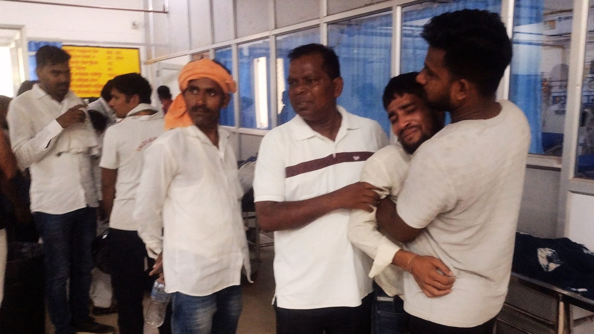 UP Accident news SDO car ran over Samajwadi party leader mother cousins and niece died Officer in custody