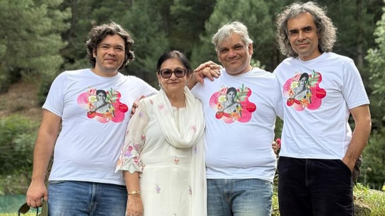Filmmaker Imtiaz Ali Celebrates Mothers 75th Birthday In Pahalgam gives message