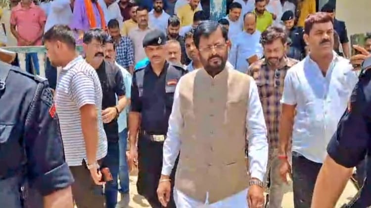 सीवान तिहरे हत्याकांड पर सियासत: जदयू MLC संजय बोले- यह हत्या नहीं नरसंहार है, 48 घंटे में आरोपी होगा गिरफ्तार