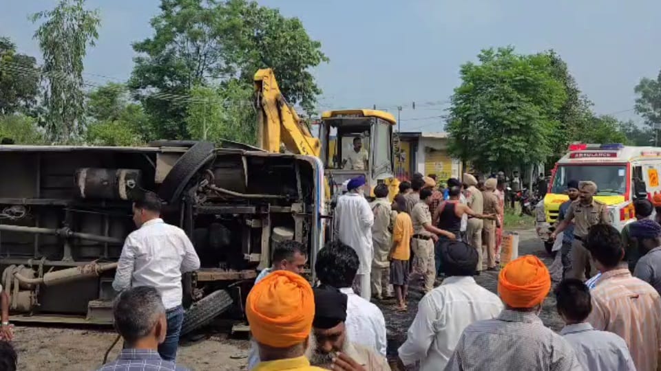 accident in Hoshiarpur Uncontrolled bus overturned in Dasuha many injured