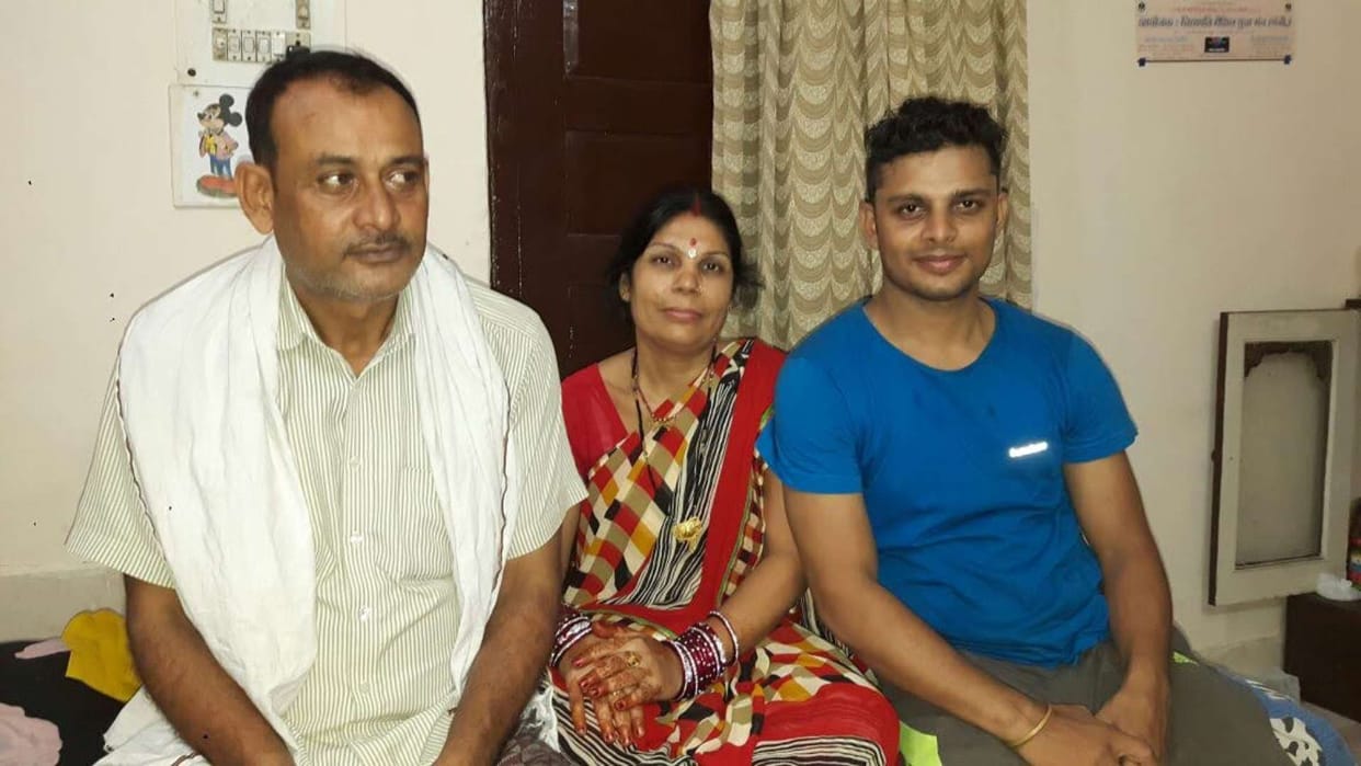 Sitamarhi farmer's son Dheeraj Singh became a chartered accountant, seven years of hard work brought success