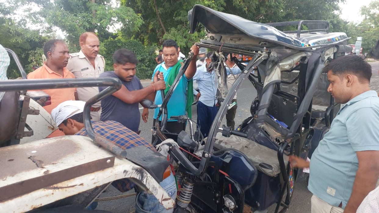 Scorpio and auto collide fiercely in Siwan, three seriously injured