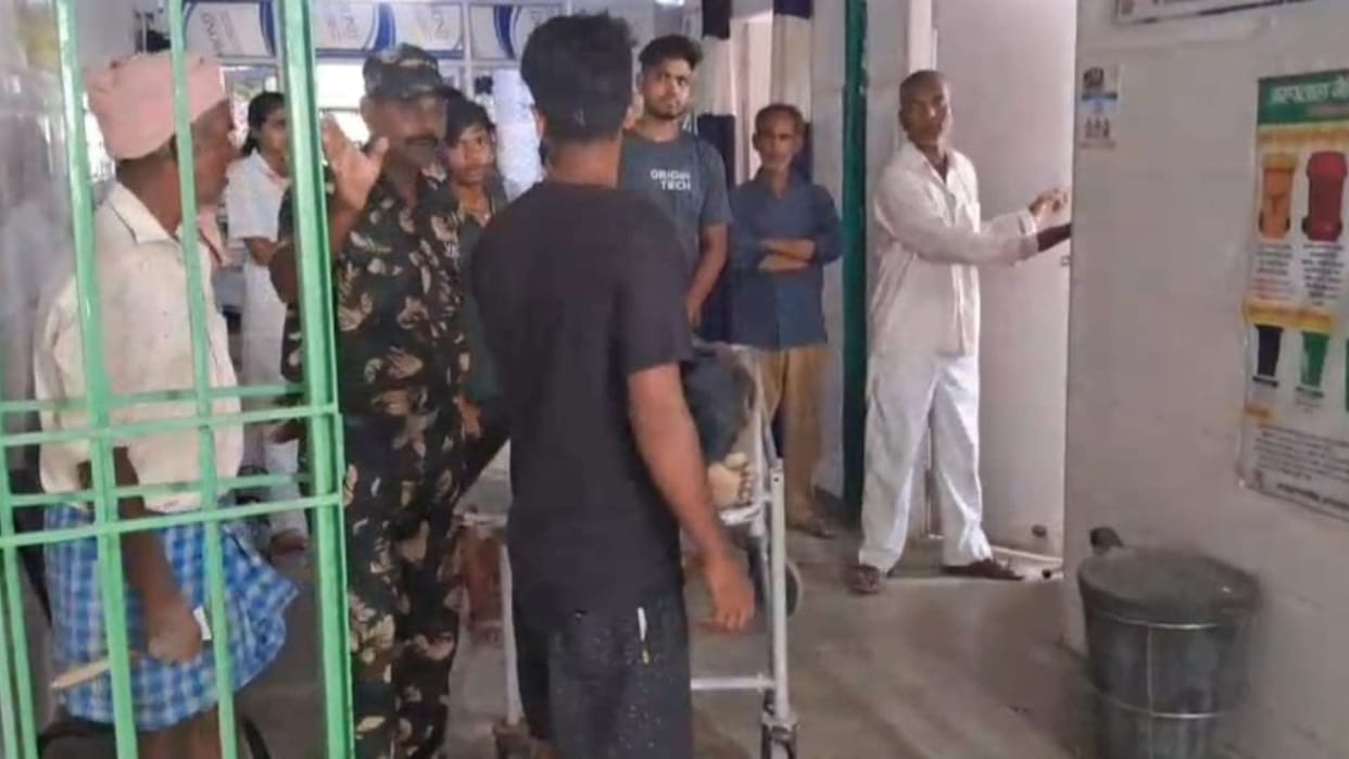 Vehicle not found to carry dead body, family members create ruckus against hospital administration