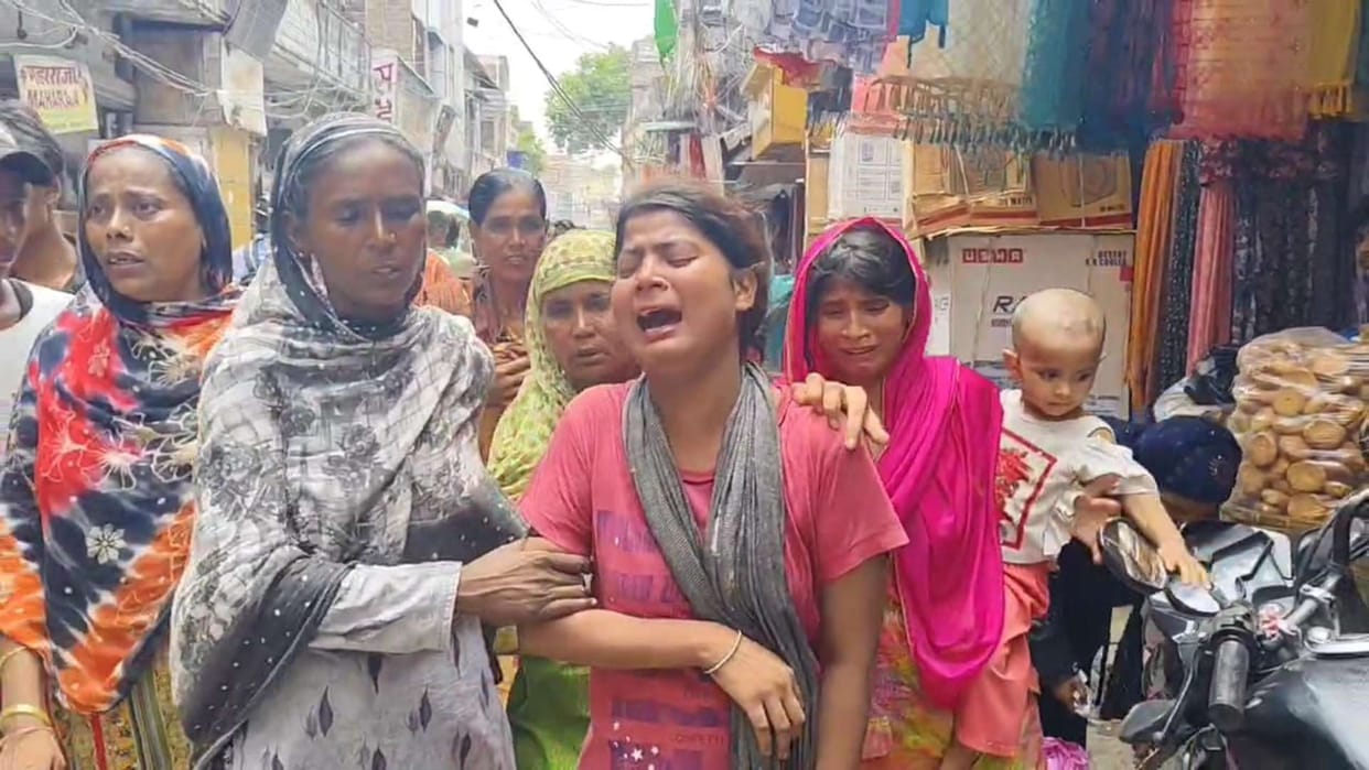 youth was killed in Begusarai over a love affair, his family protested by blocking the road