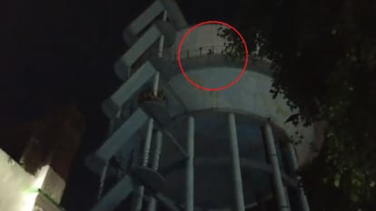 teen climbed water tank to insist on marrying his girlfriend in shahjahanpur