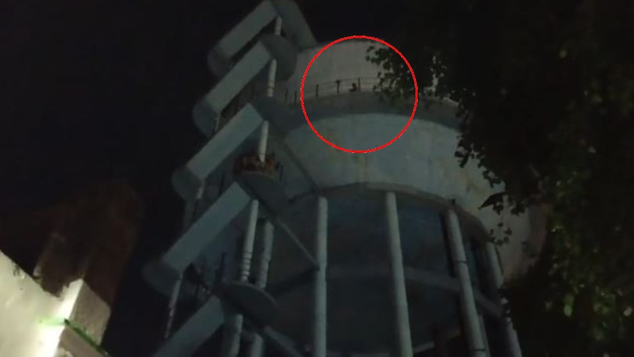 teen climbed water tank to insist on marrying his girlfriend in shahjahanpur