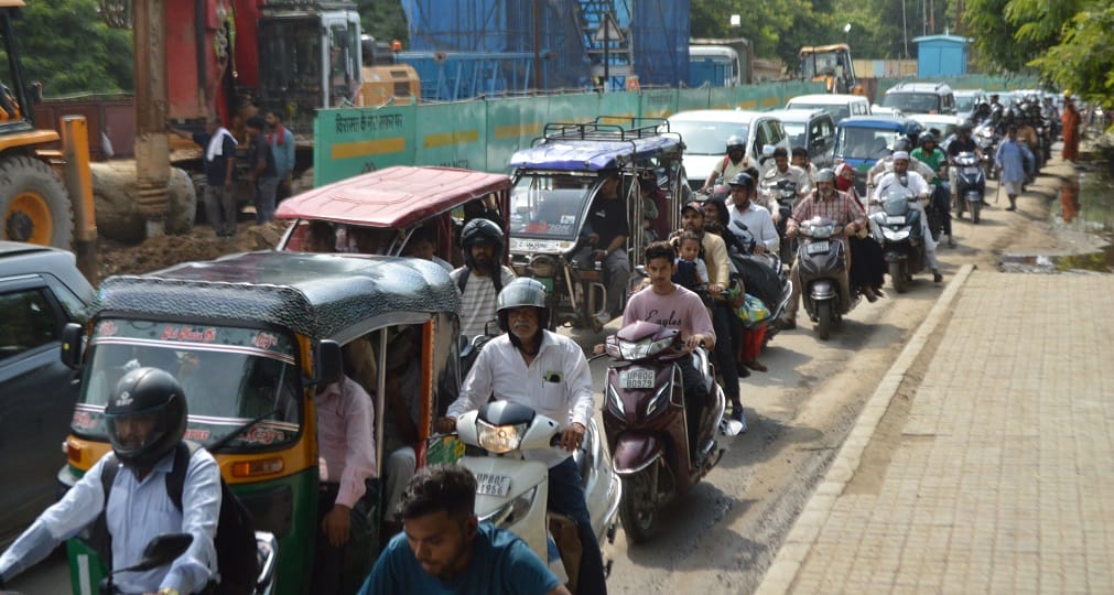 Agra Metro work spread in such a way that MG Road is jam packed