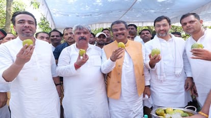 Meerut: Union Education Minister told farmers the formula to increase income, have to take help of AI