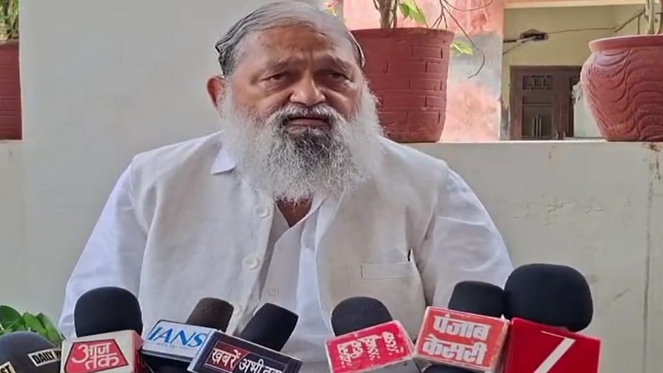 Anil vij on Baraf Khana land dispute