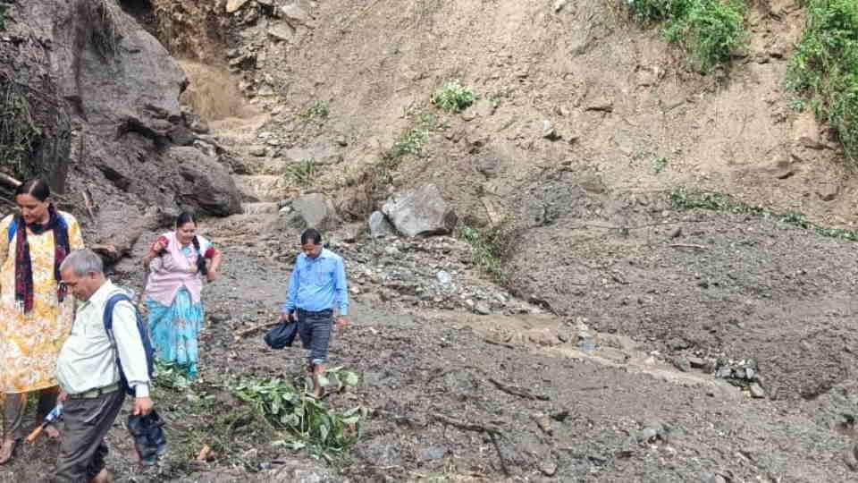Chamoli News Extreme Rainfall in Nandanagar people fled their homes Houses in Danger