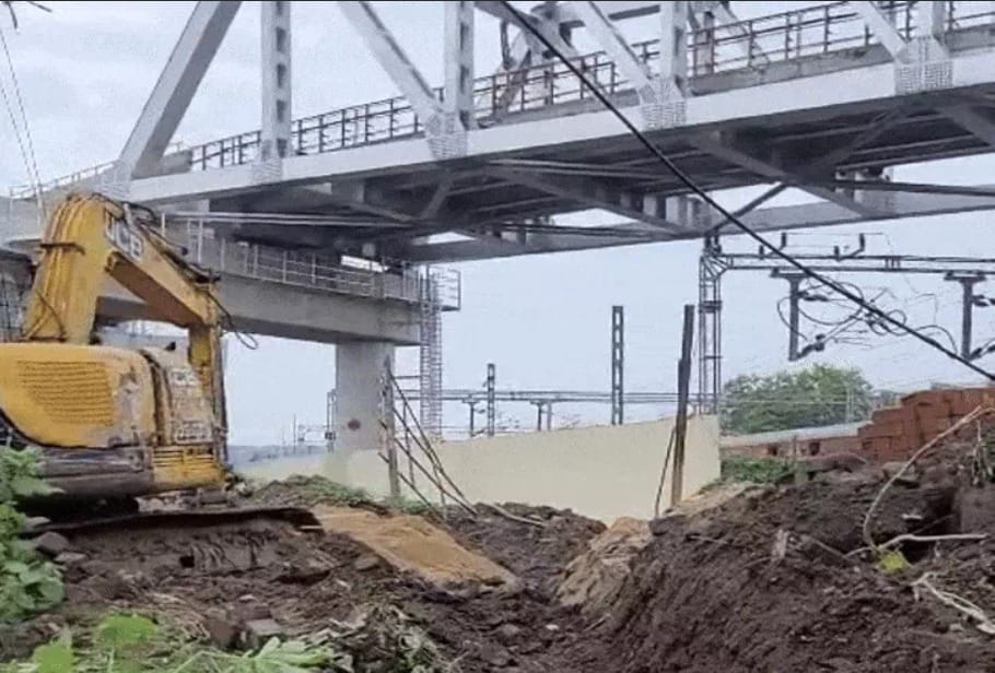 Bhopal: Forgot to drain water from Ambedkar bridge, waterlogging causing jam, PWD Chief Engineer said- will ta
