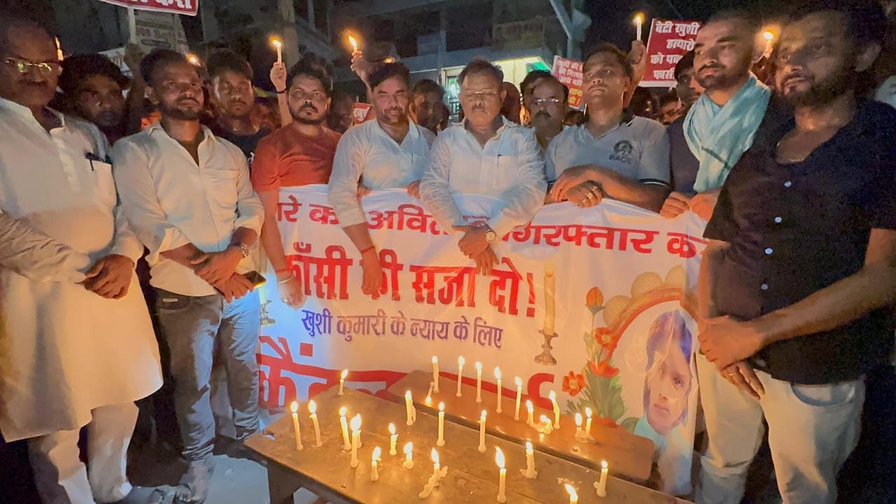 किशोरी की हत्या के बाद बवाल।