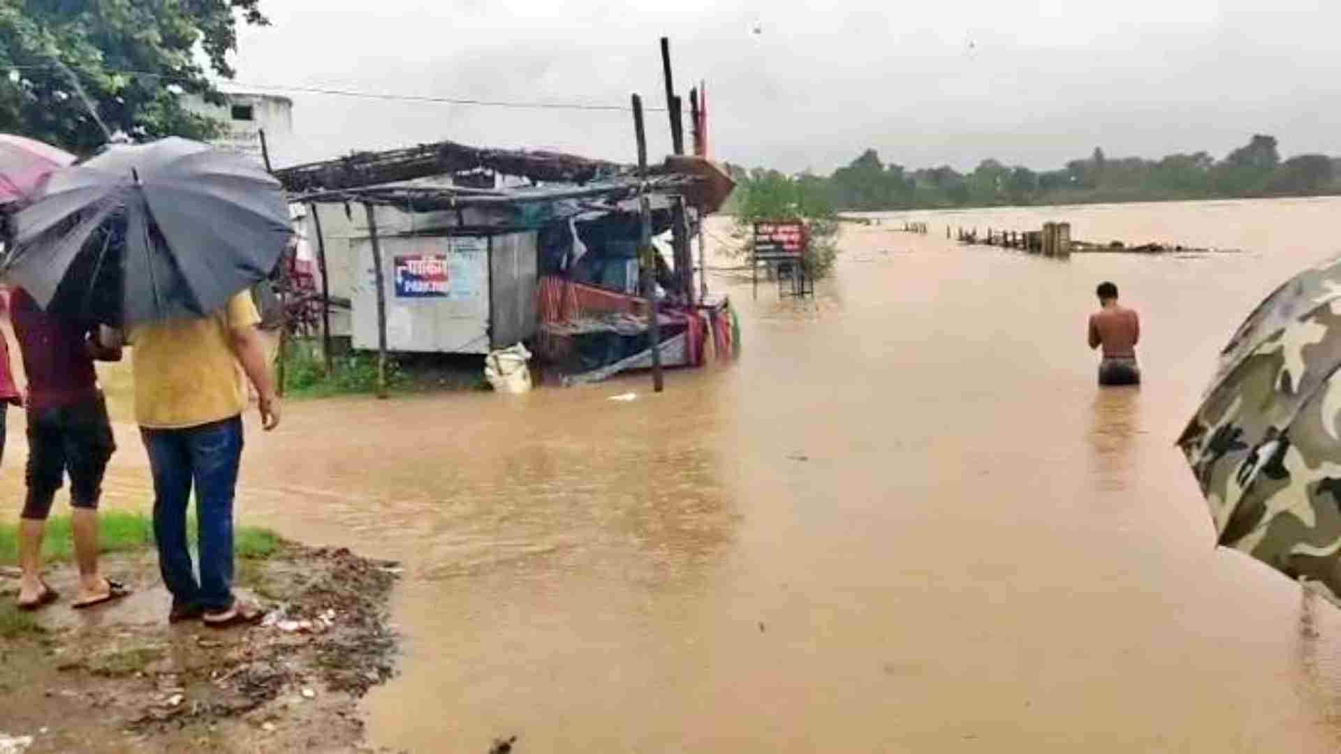 बारिश से बाढ़ जैसे हालात।