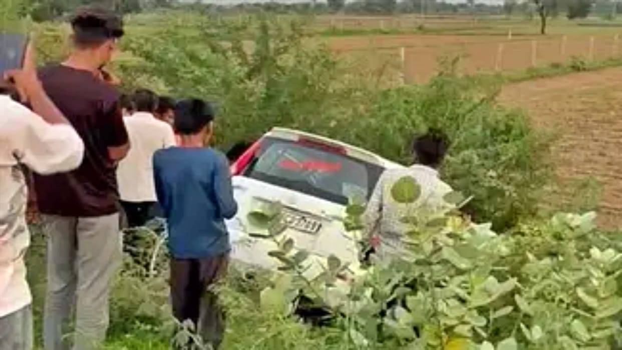 Bundi News: High speed car hit bike riding husband and wife, both died; three children orphaned