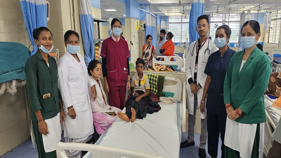 Poison spread in the child body due to snake bite doctors saved his life with hard work family said thank you